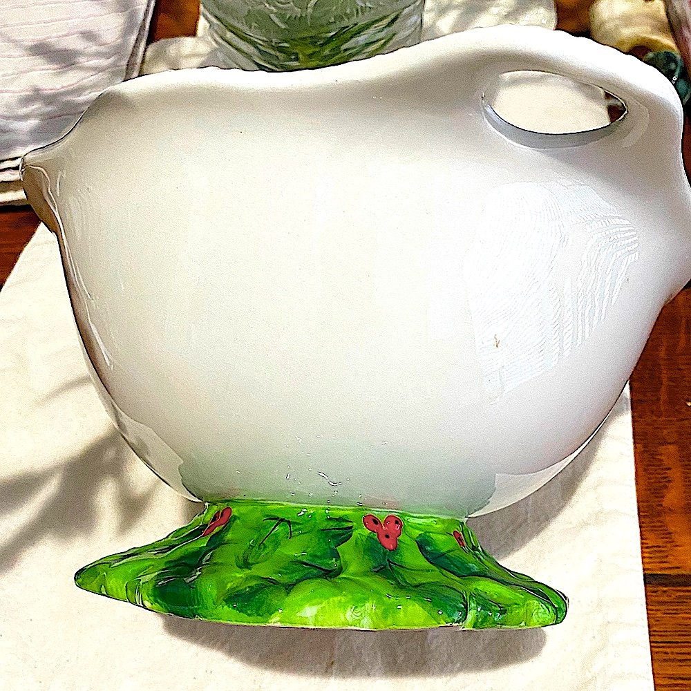 BLUE SKY CLAY WORKS 2016 Christmas BERRIES & LEAVES Pedestal Bowl. EC.  11x9x5”
